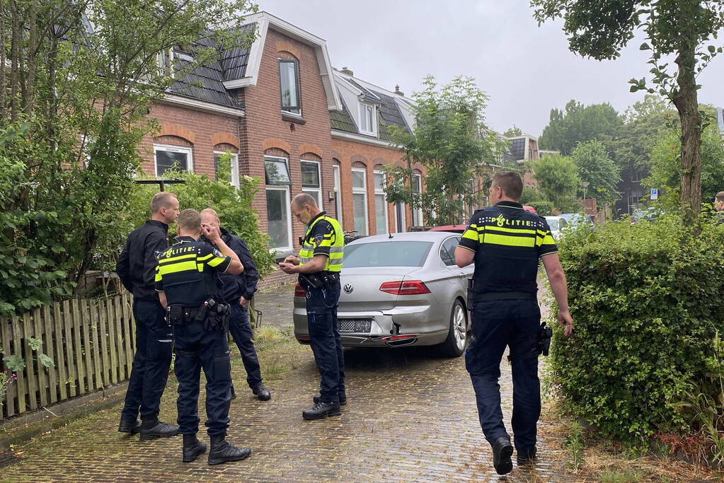 Undercover politiewagen loopt schade op bij achtervolging