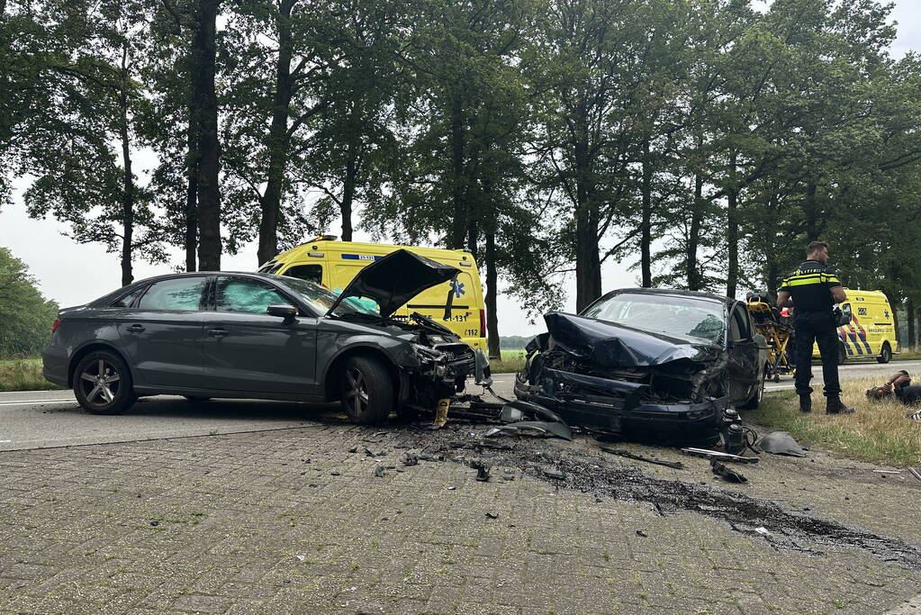 Enorme schade bij aanrijding met vrachtwagen