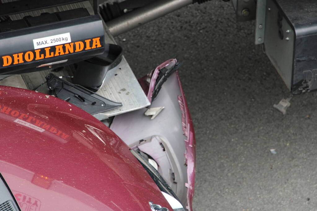 Twee auto's en vrachtwagen betrokken bij ongeval