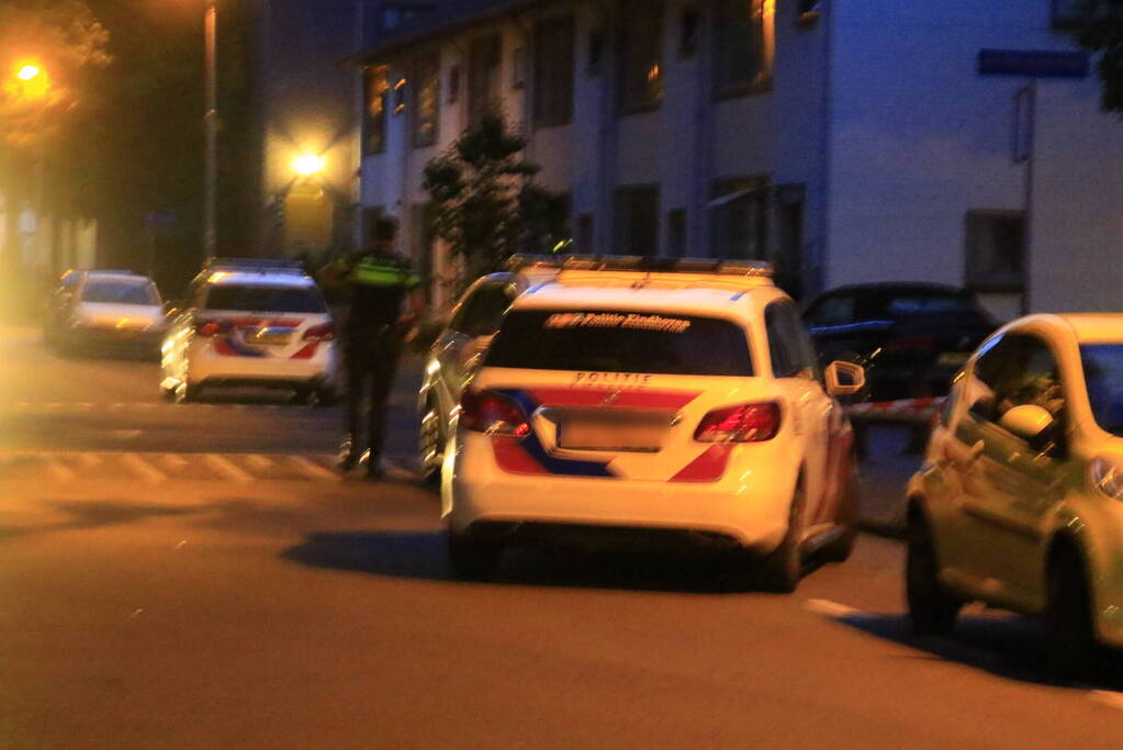 Explosie bij voordeur van woning