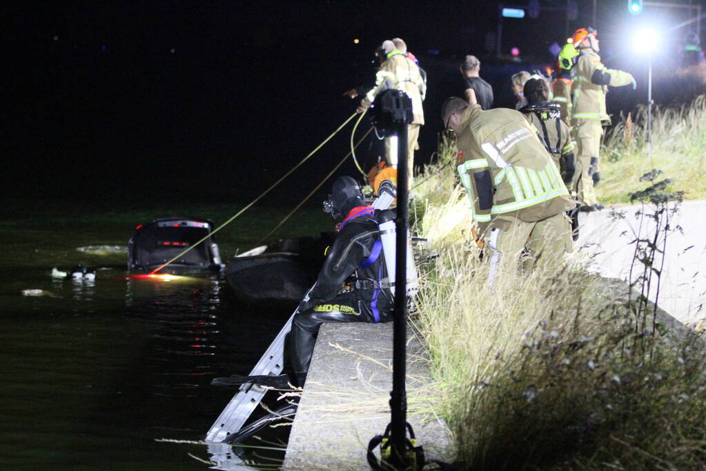 Zwaargewonden nadat auto te water raakt
