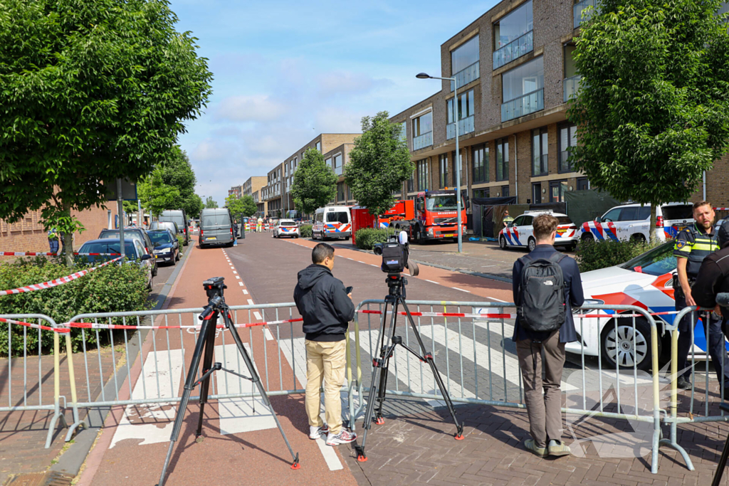 Twee personen overleden na steekpartij, politieagenten gewond naar ziekenhuis