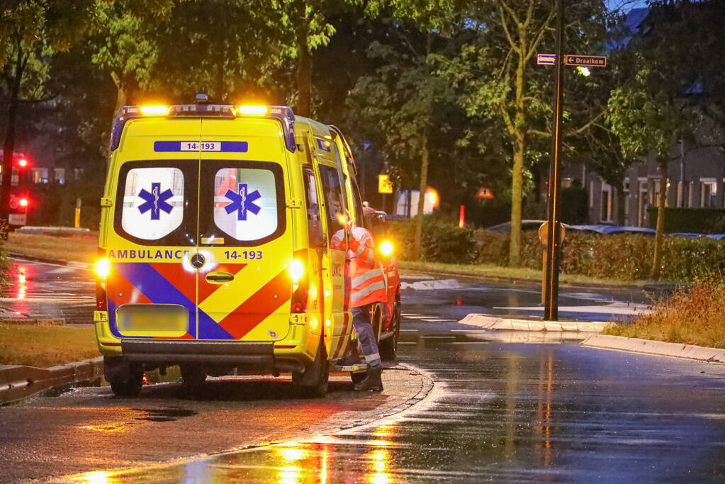 LPG-tank auto lek na botsing met boom