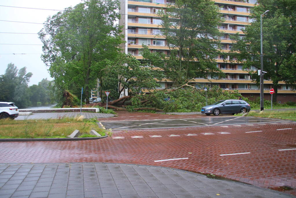 Problemen op de weg door storm Poly