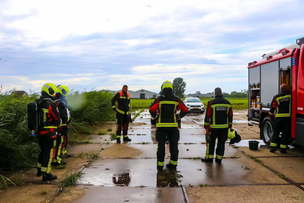 Brandweer controleert gedumpte vaten