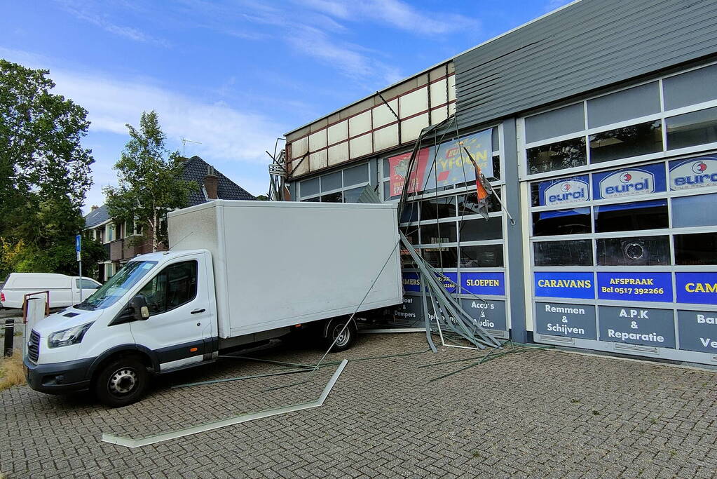 Storm veroorzaakt schade aan bedrijfspand