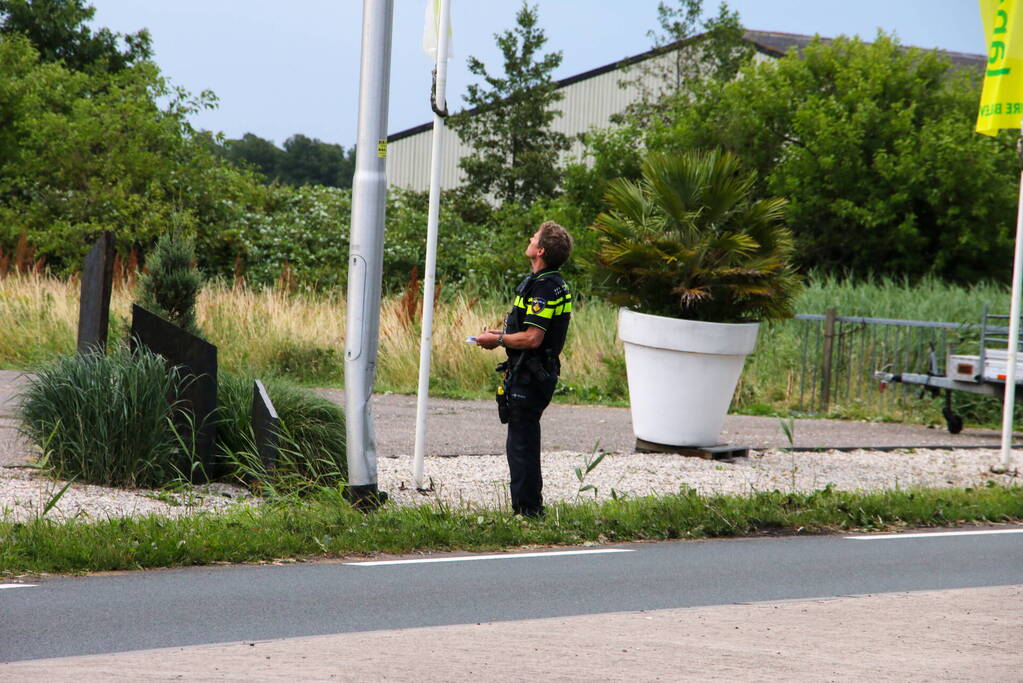 Automobilist raakt te water in sloot