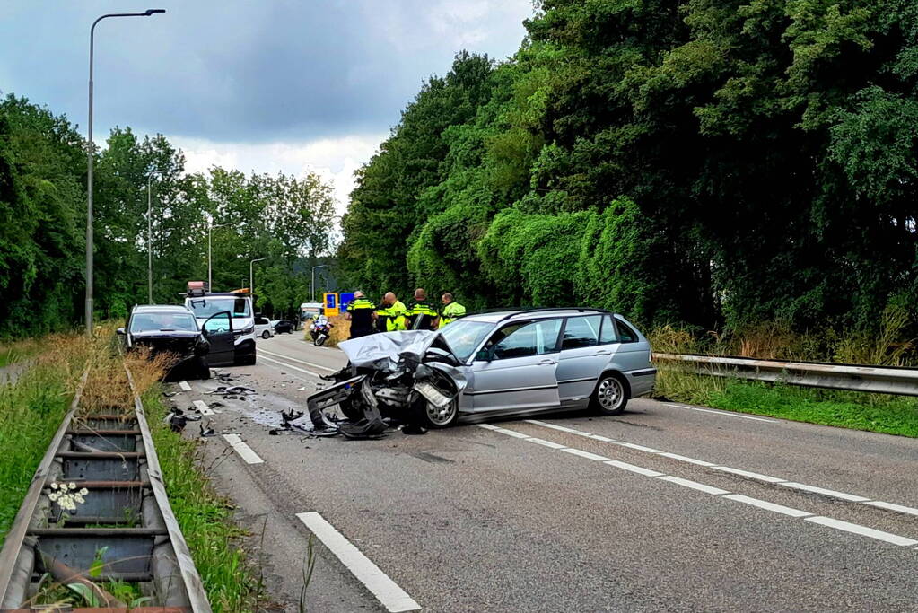 Drie voertuigen betrokken bij frontale aanrijding