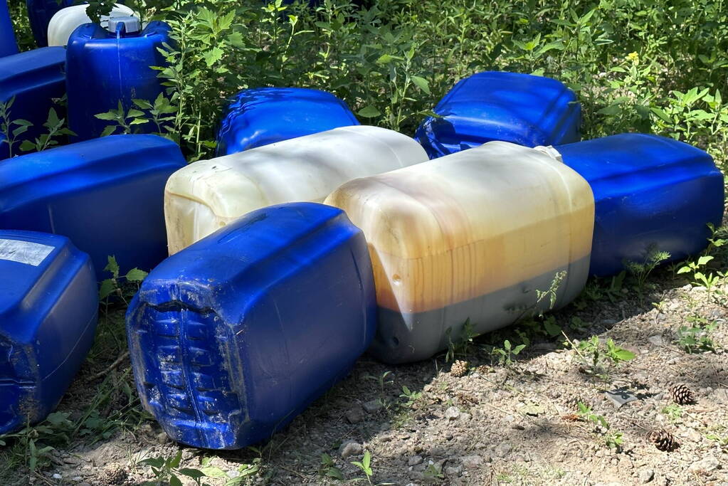 19 gedumpte vaten aangetroffen