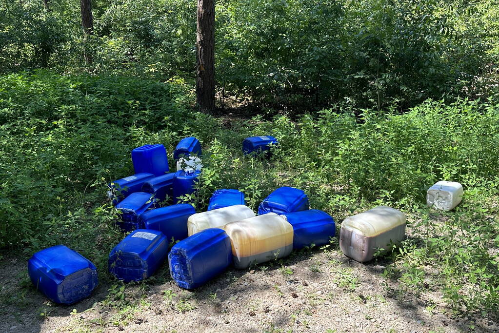 19 gedumpte vaten aangetroffen