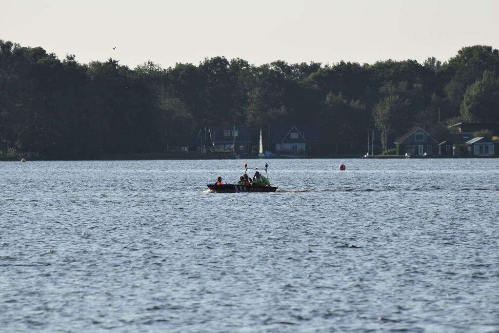Boot maakt water op Hoornsemeer