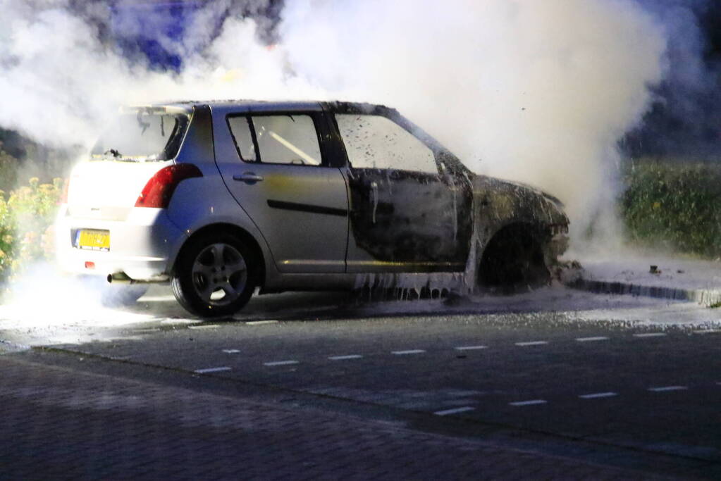 Tweede autobrand in wijk in nachtelijke uren