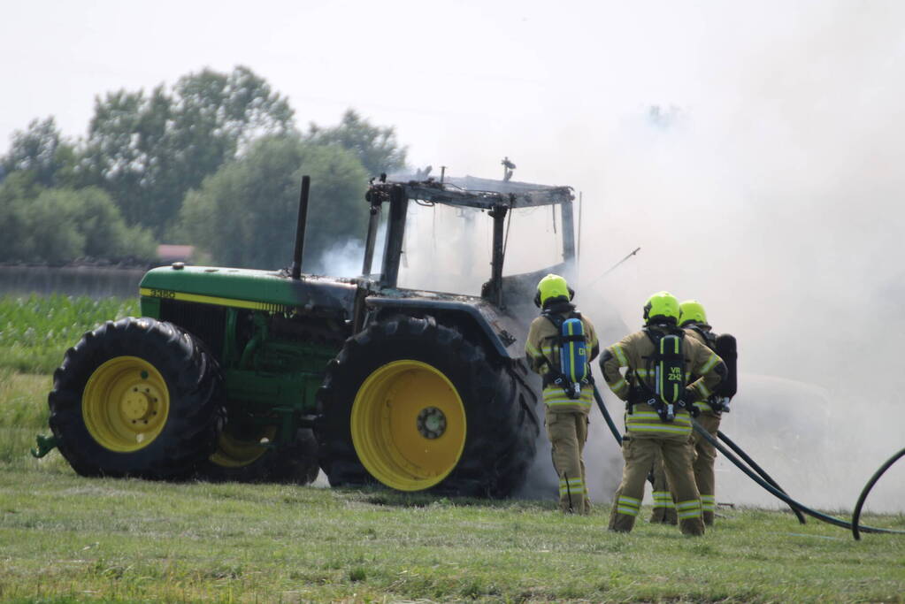Tractor gaat in vlammen op
