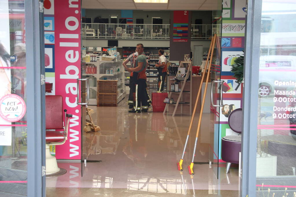 Flinke waterlekkage in drie panden