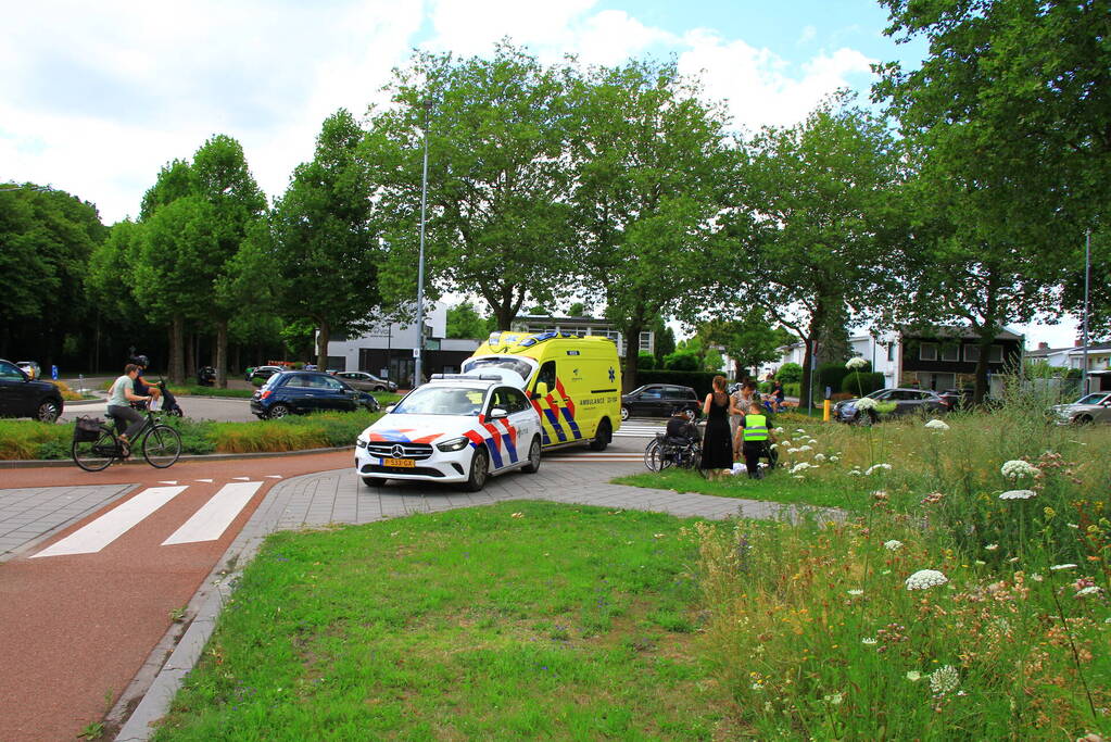 Automobilist rijdt door na botsing met driewieler
