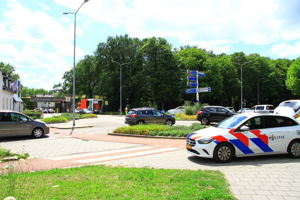 Automobilist rijdt door na botsing met driewieler