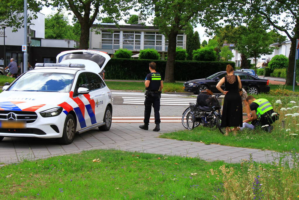 Automobilist rijdt door na botsing met driewieler