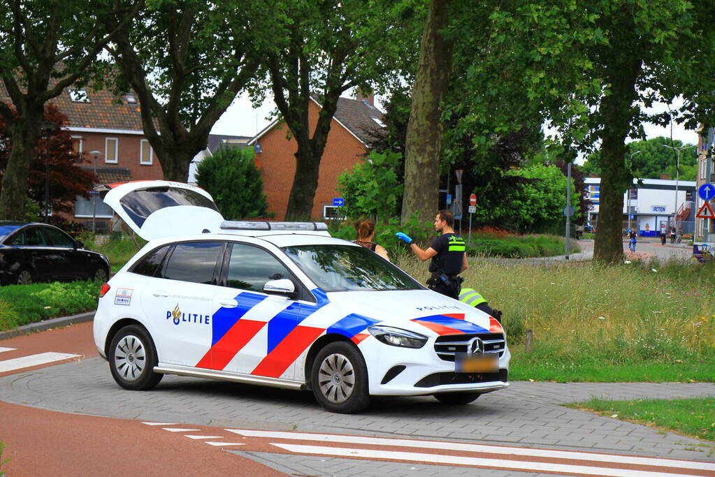 Automobilist rijdt door na botsing met driewieler