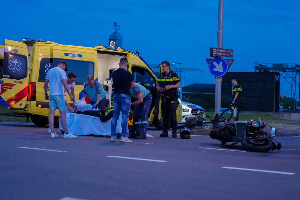 Motorrijder zwaargewond na zware botsing
