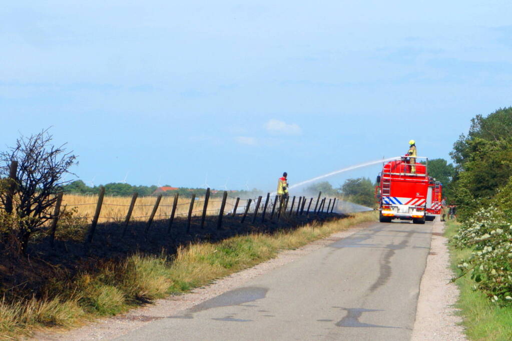 Brandweer blust flinke bermbrand
