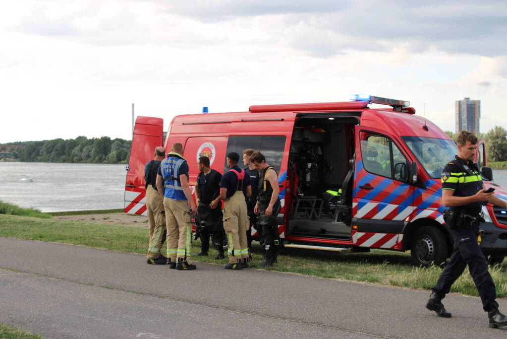 Grote inzet hulpdiensten na melding persoon te water
