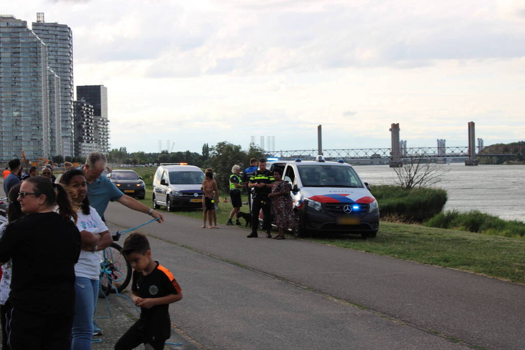 Grote inzet hulpdiensten na melding persoon te water
