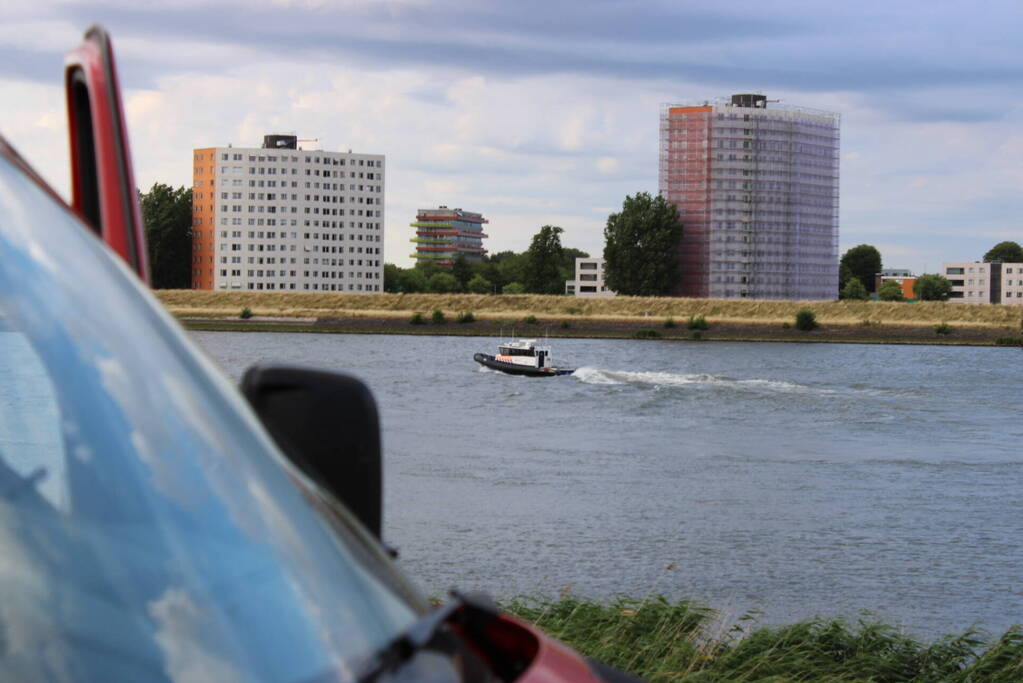 Grote inzet hulpdiensten na melding persoon te water