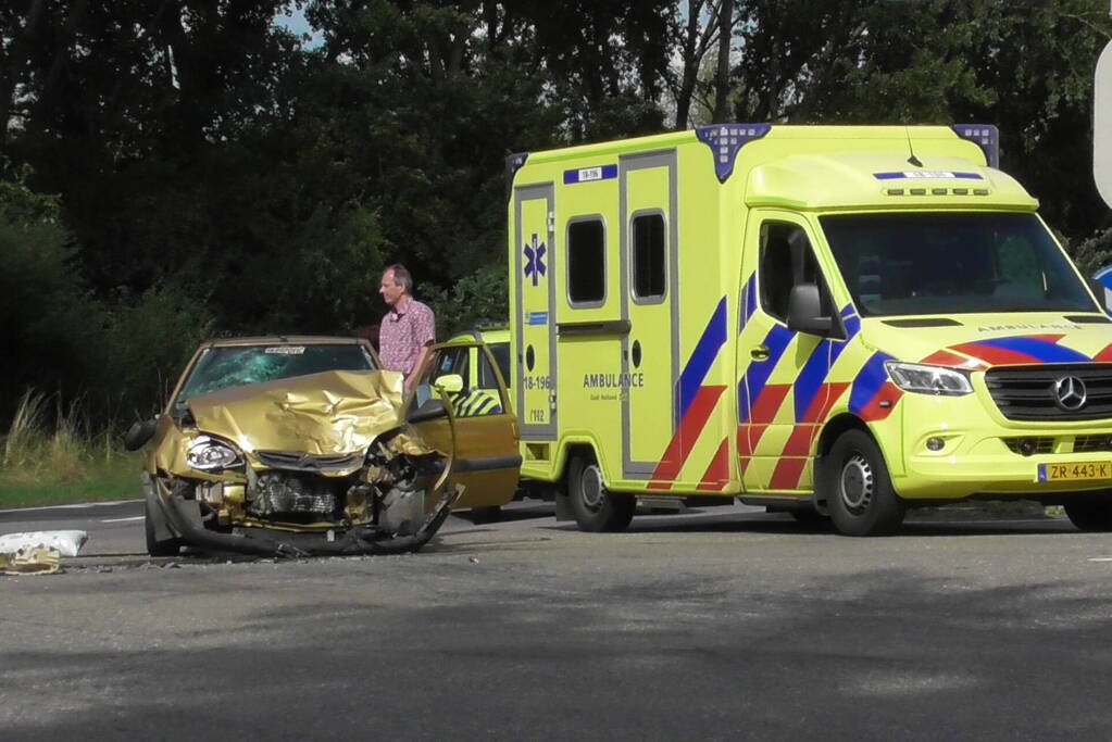 Gewonde bij flinke aanrijding