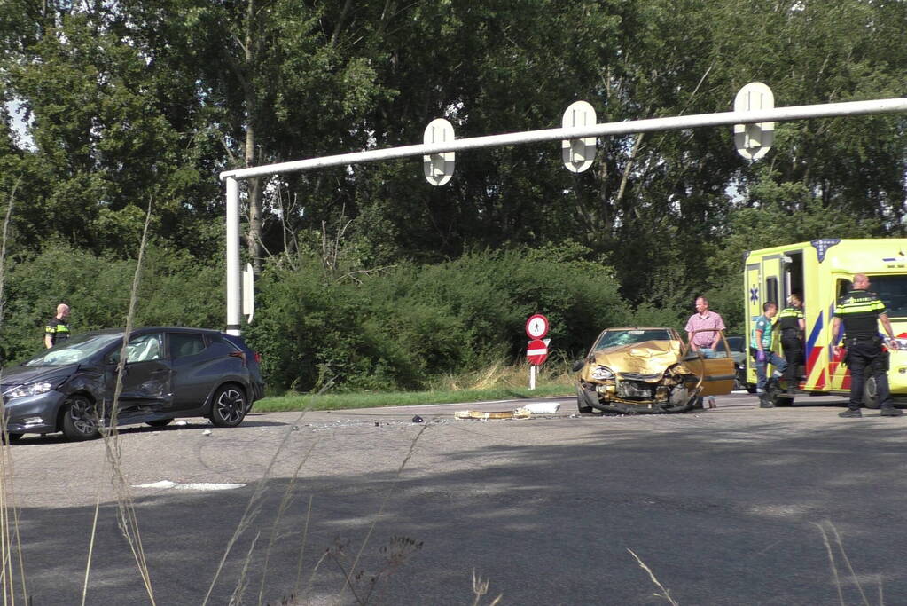 Gewonde bij flinke aanrijding