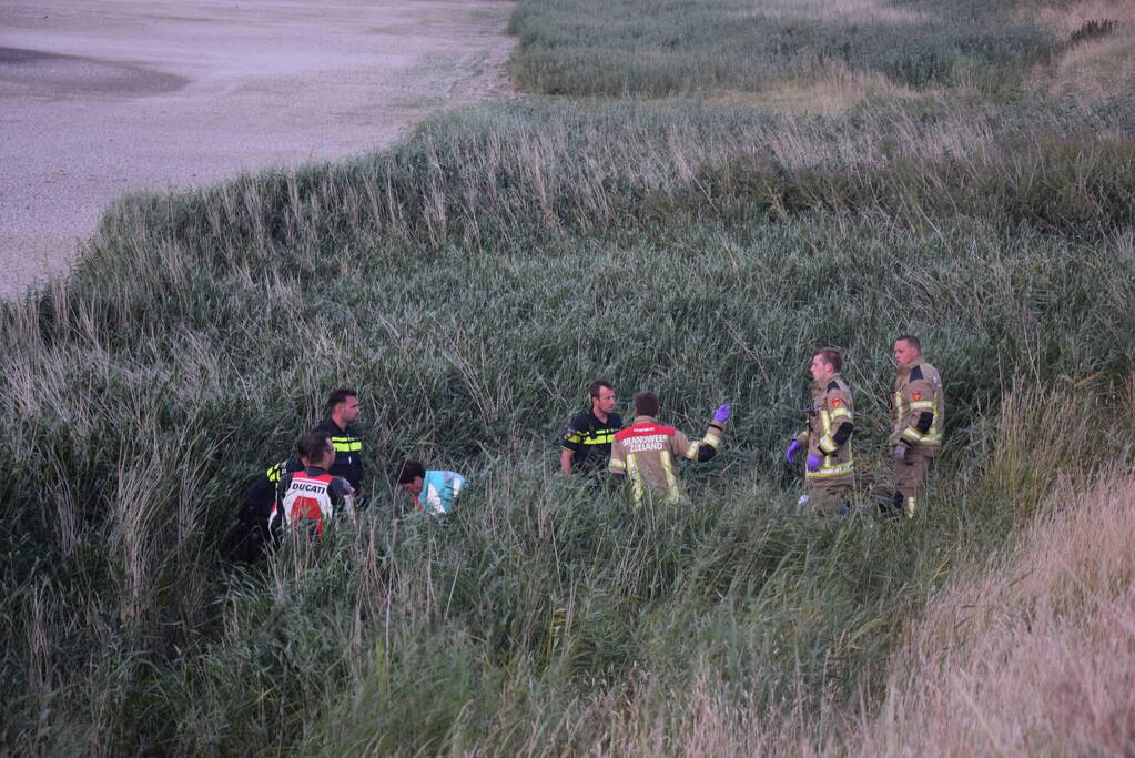 Motorrijders vliegen uit bocht