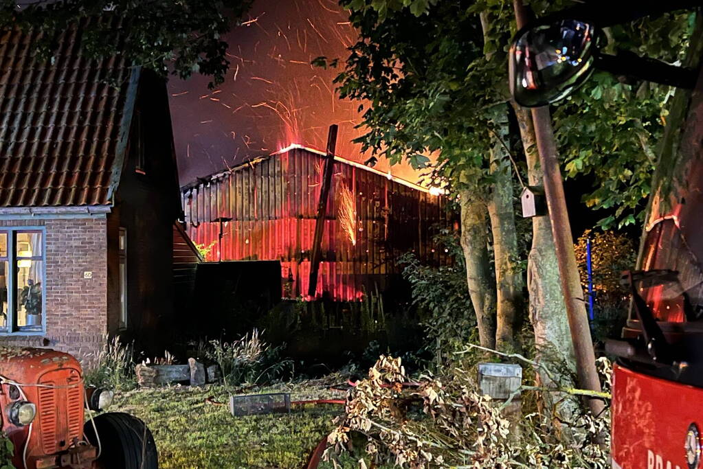 Loods verwoest bij grote brand