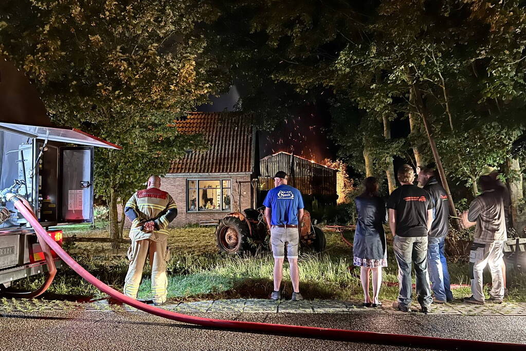 Loods verwoest bij grote brand