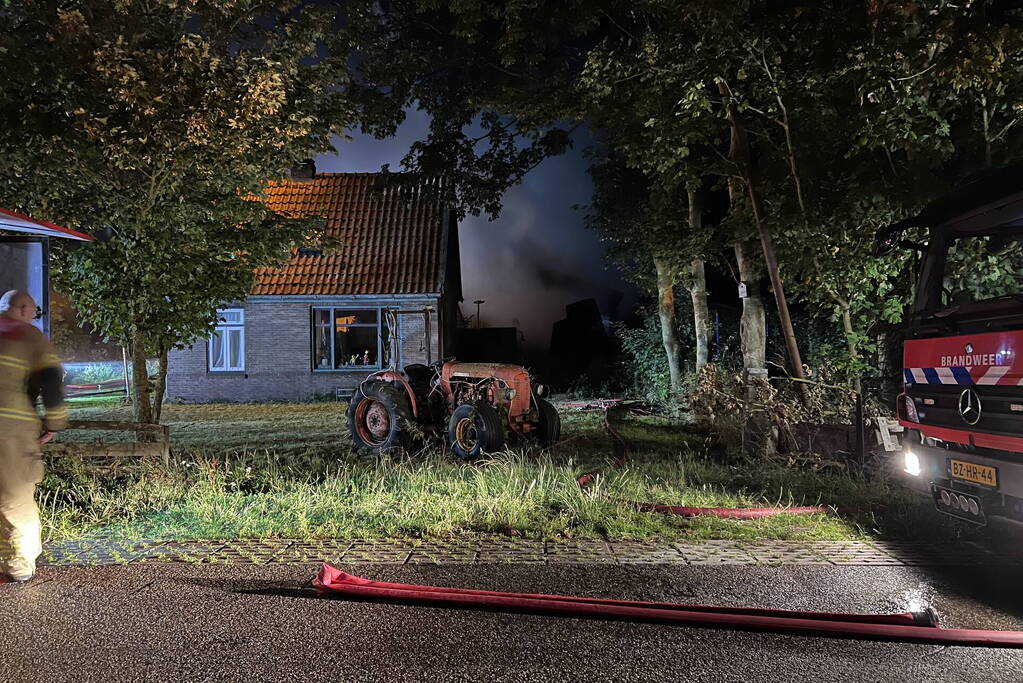 Loods verwoest bij grote brand