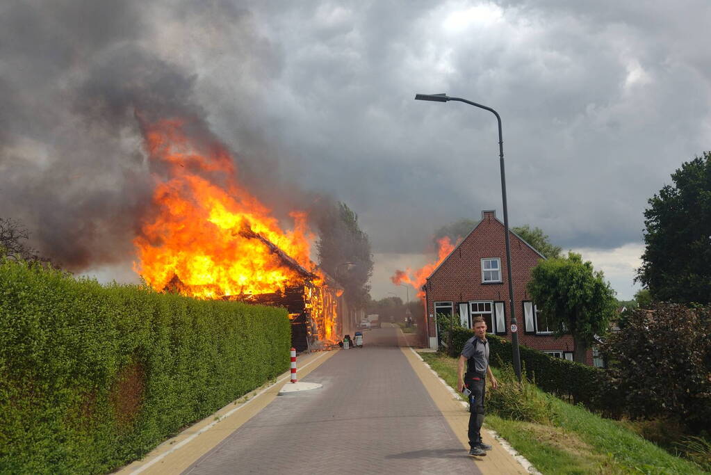 Brand slaat over na zorgboerderij