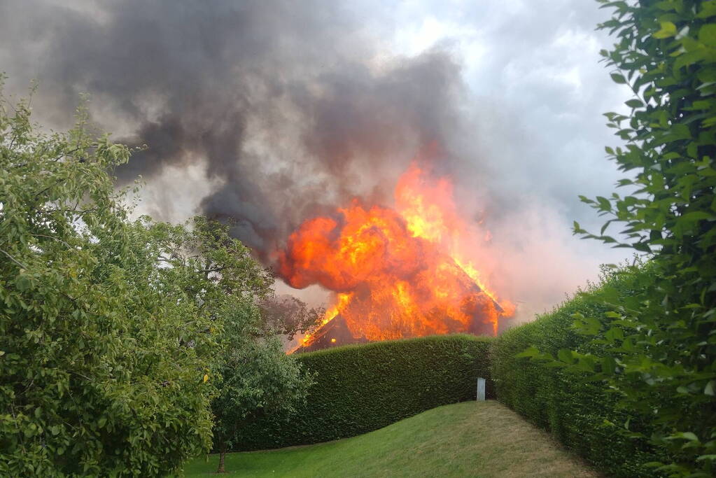 Brand slaat over na zorgboerderij