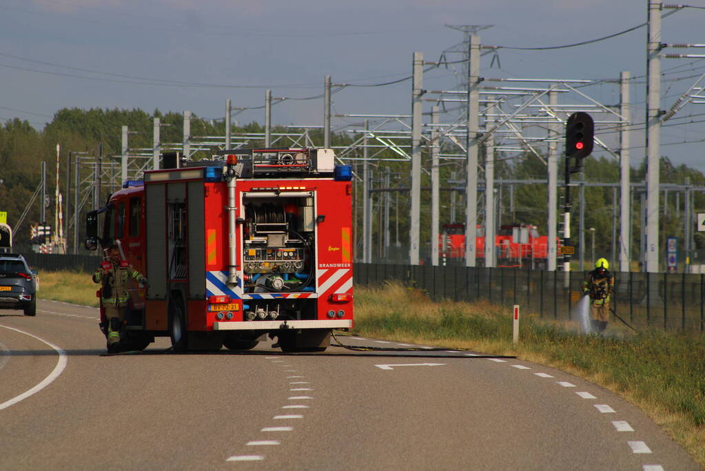 Flink stuk berm in brand