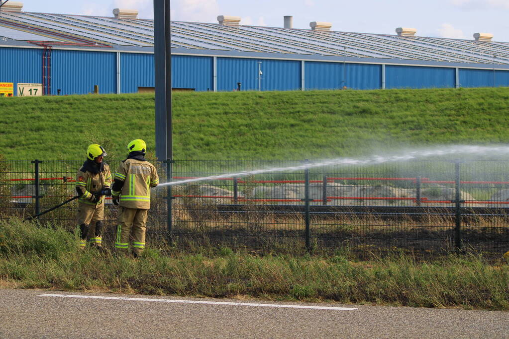 Flink stuk berm in brand