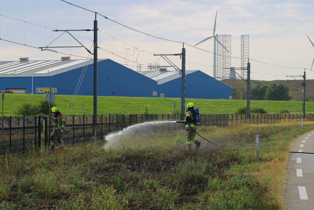 Flink stuk berm in brand