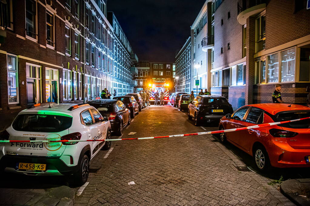 Brand na aanslag met explosief in portiek