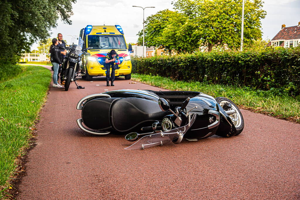 Scooterrijder ernstig gewond bij eenzijdig ongeval