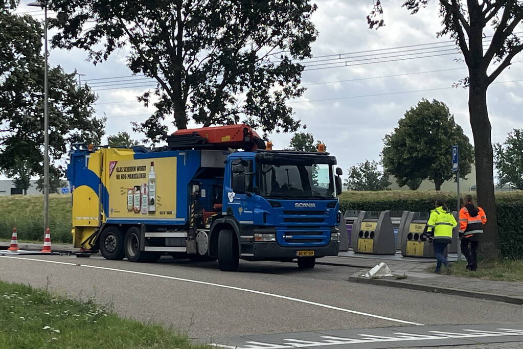 Hulpdiensten ingezet voor lekkende vloeistof uit vuilniswagen