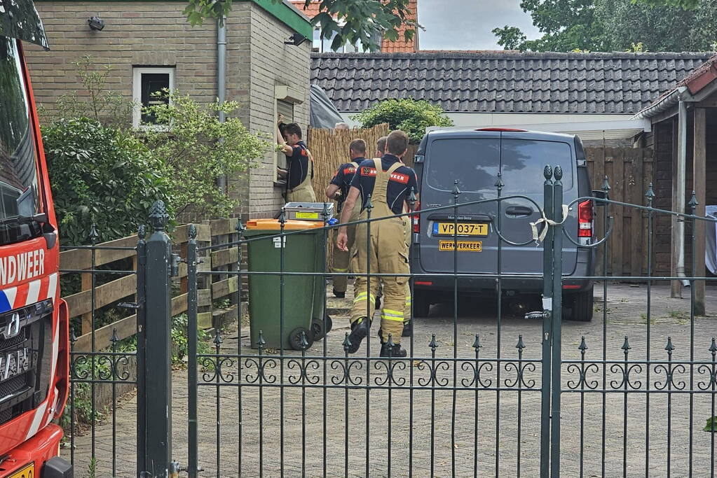 Losgeschoten slang zorgt voor wateroverlast in woning