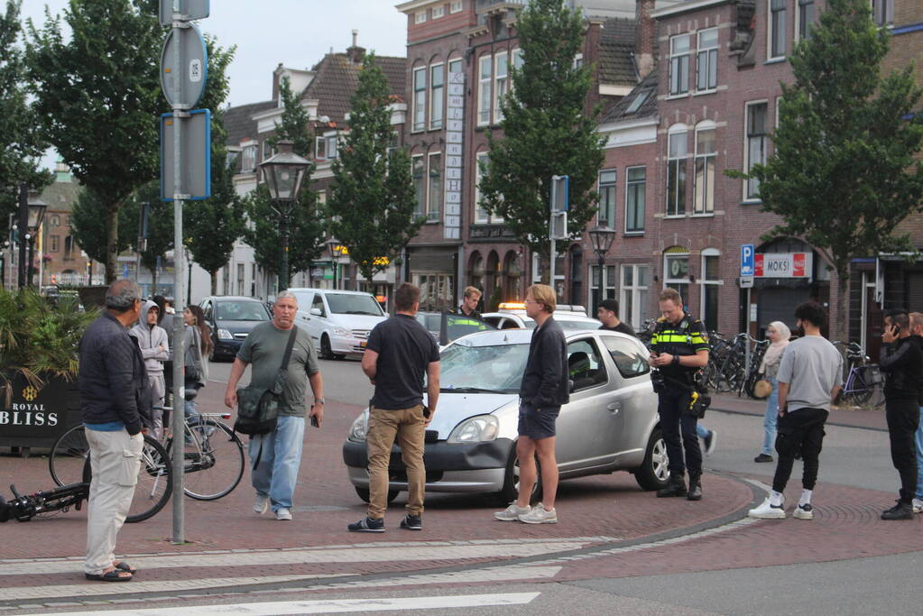 Fietser gewond bij botsing met auto