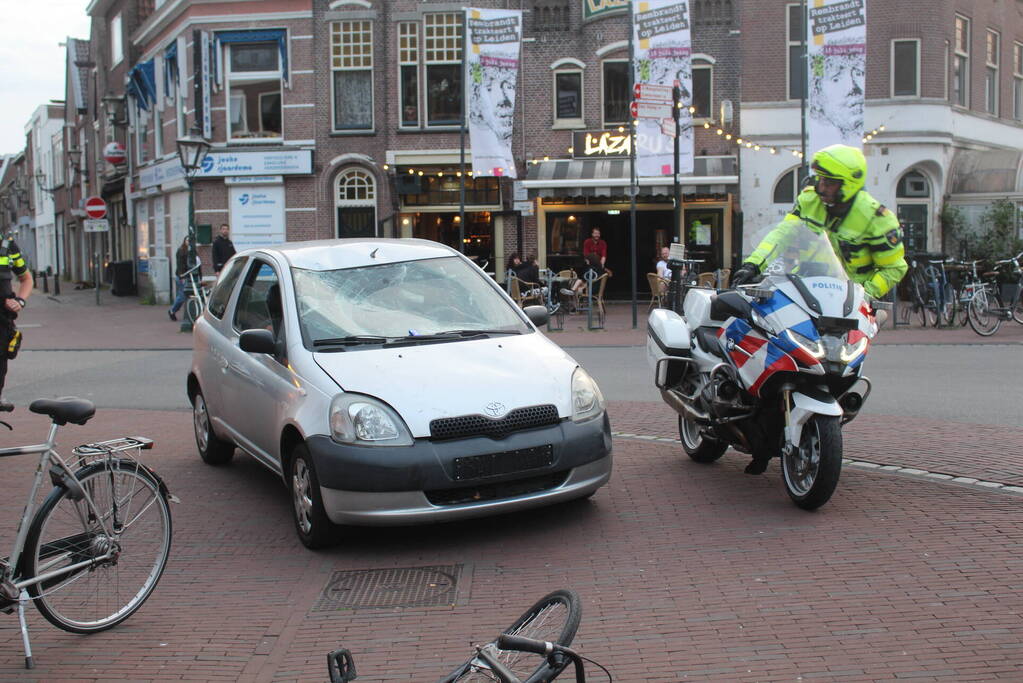 Fietser gewond bij botsing met auto