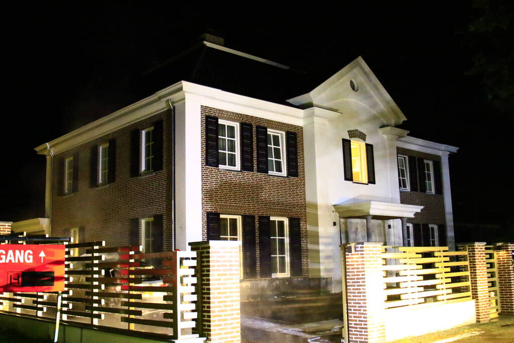 Auto door brand verwoest na explosie