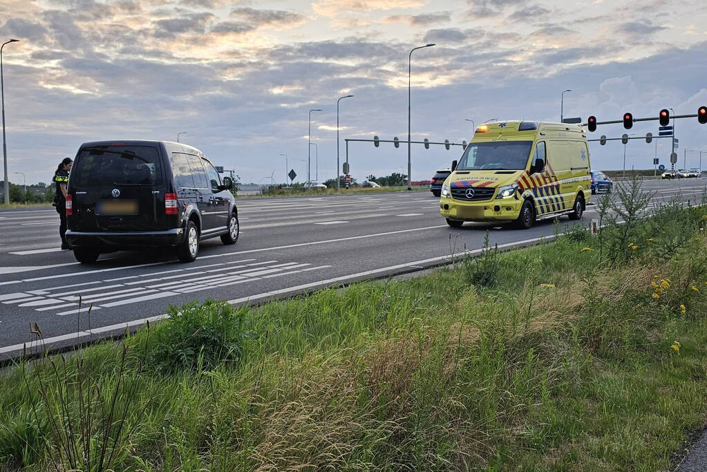 Auto midden op de weg aangetroffen