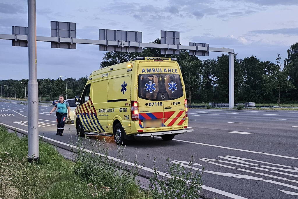 Auto midden op de weg aangetroffen