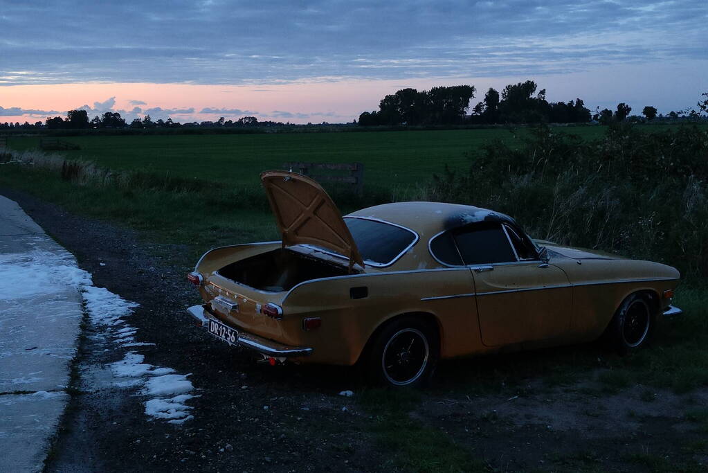 Oldtimer vat vlam tijdens rit