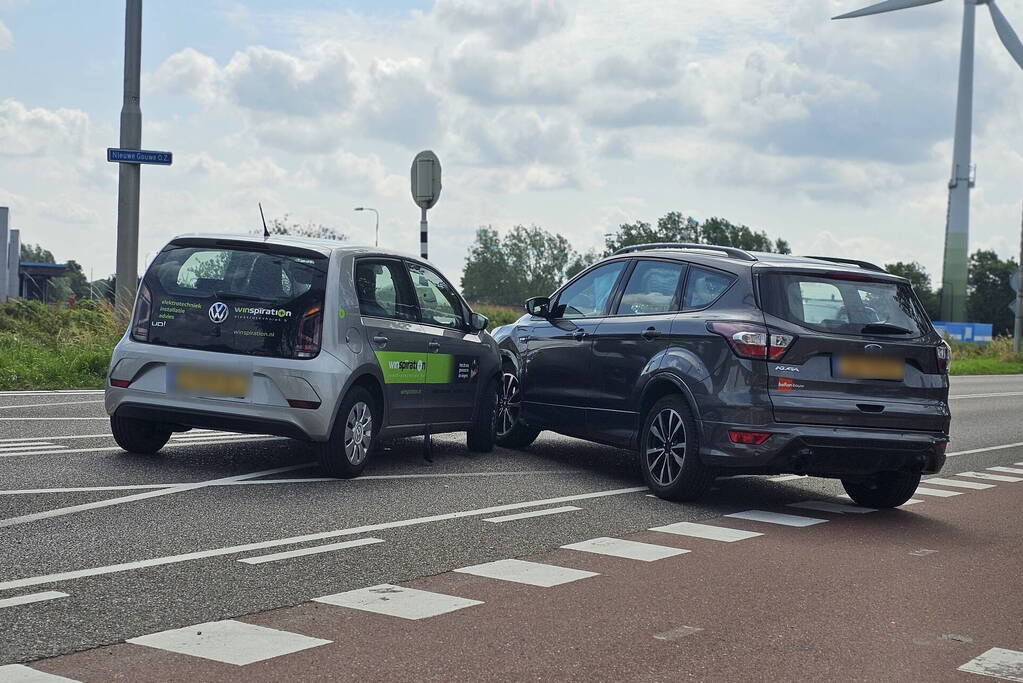 Twee auto's met elkaar in botsing