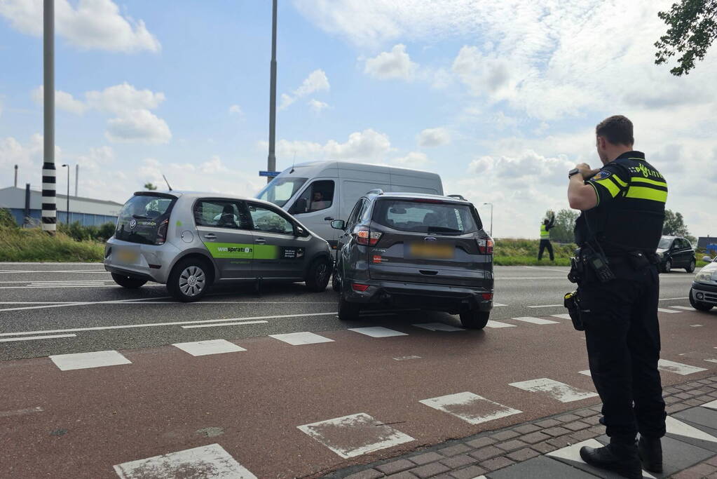 Twee auto's met elkaar in botsing